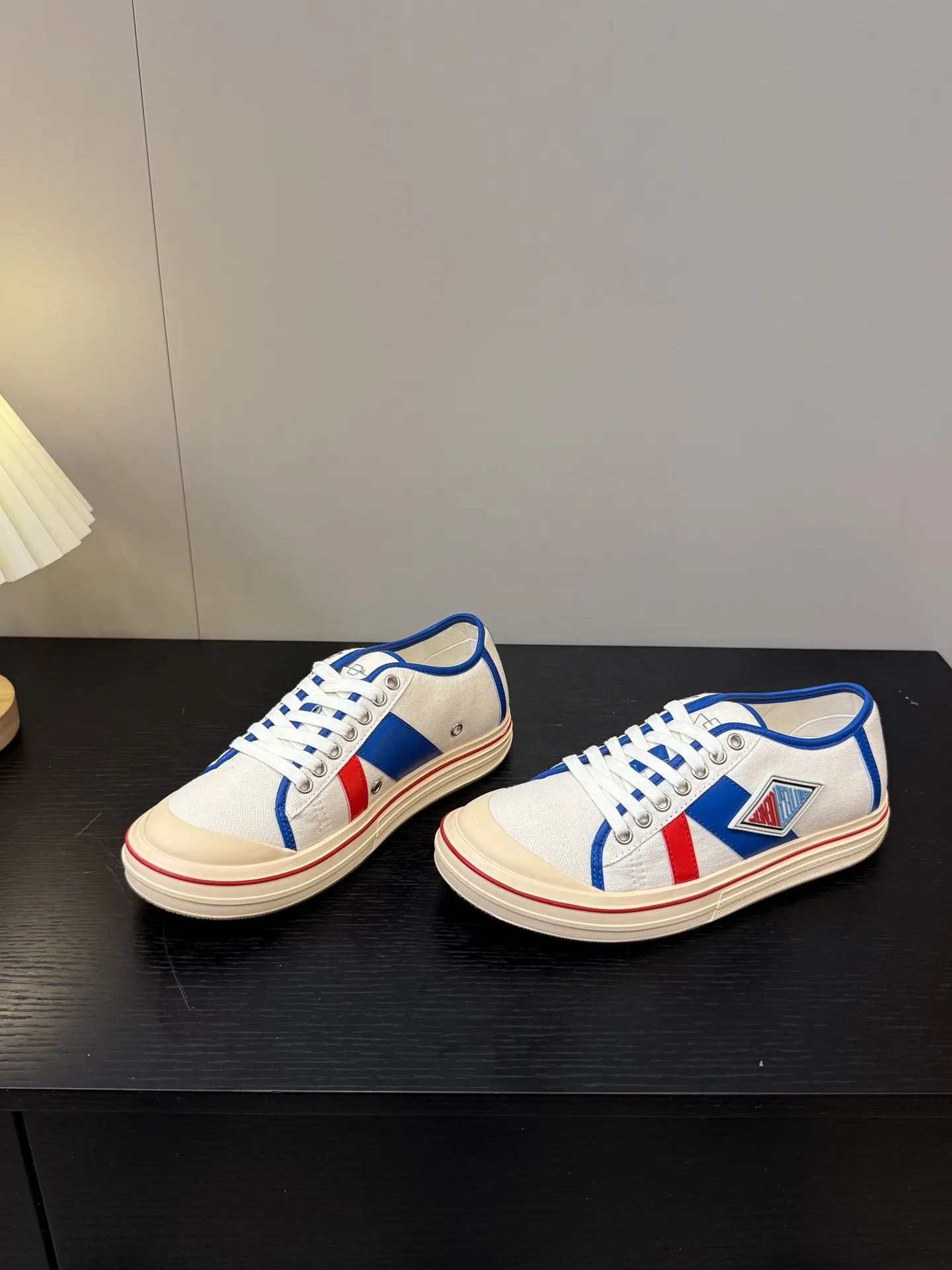 👟👟Ex-factory price 460👟👟 (Men's size +1️⃣0️⃣) BVOrbit's latest 2025 catwalk model, developed 1:1 from the original board, classic color matching elements! This is the biggest highlight of this shoe, eye-catching but not exaggerated design, super cool for daily use, super versatile whether paired with pants, sweaters or skirts, looks good no matter how you wear it, the more you look at it, the more you like it ❗️ Outsole: Original outsole color: 5 colors code number: female 35-40 male 39-44